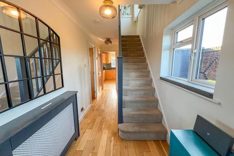4 Bardfield Way, Rayleigh, SS6 9EP