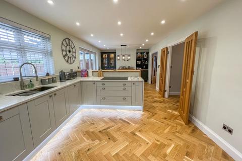 4 Clayspring Close, Hockley, SS5 5AW