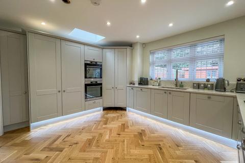 4 Clayspring Close, Hockley, SS5 5AW
