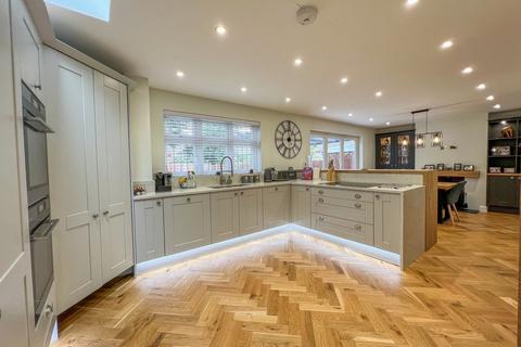 4 Clayspring Close, Hockley, SS5 5AW