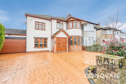 52 Broadlands Road, Hockley, SS5 5DS