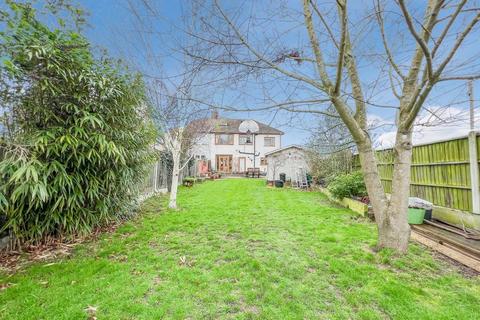 52 Broadlands Road, Hockley, SS5 5DS