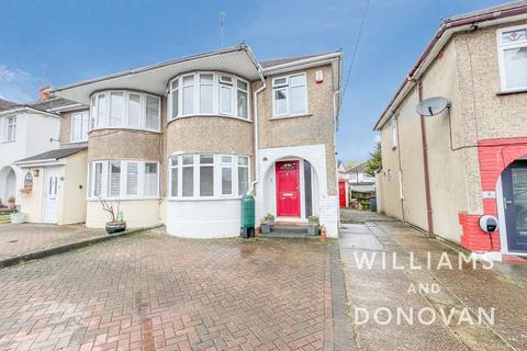 10 Broad Walk, Hockley, SS5 5DD