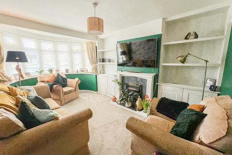 10 Broad Walk, Hockley, SS5 5DD