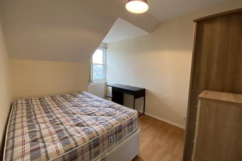 1 bedroom in a house share to rent, Mill Road, Second Floor Right CB1