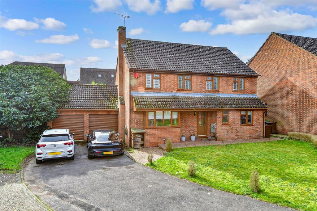 Baywell, Leybourne, Kent 4 bed detached house - £800,000