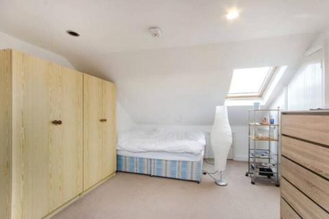 3 bedroom apartment to rent, Harvard Road, London, W4