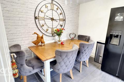 97 Bellona Drive, Stanground South, Peterborough, PE2 8WH