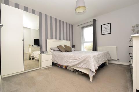2 bedroom flat for sale, Alcock Crescent, Crayford, Kent, DA1