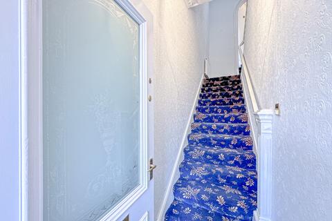 4 bedroom flat to rent, GARDENSIDE AVENUE, UDDINGSTON G71