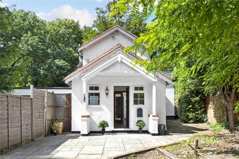 3 bedroom detached house to rent - Convent Lane, Burwood Park, Cobham, Surrey, KT11