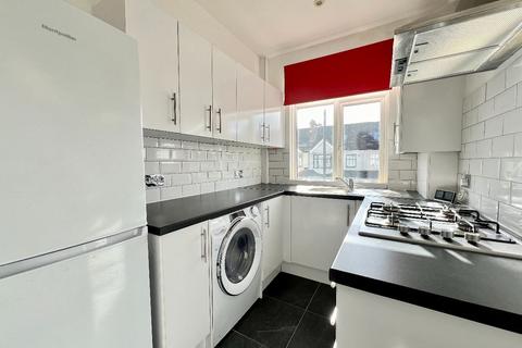 4 bedroom flat for sale - Limpsfield Avenue, Thornton Heath
