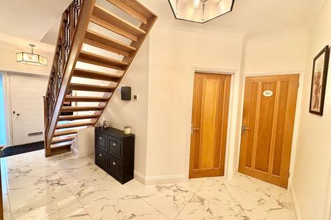 6 bedroom detached house for sale - Mayland Ave, Canvey Island