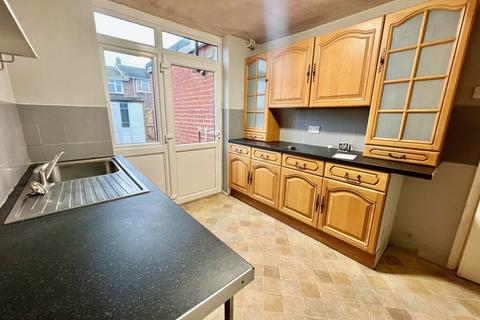 3 bedroom terraced house to rent, Chatham Grove, Chatham ME4