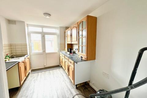 4 bedroom terraced house to rent, Chatham Grove, Chatham ME4