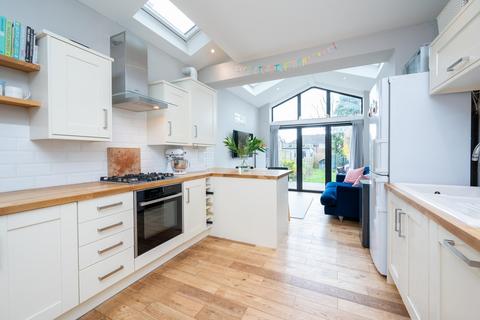 3 bedroom terraced house for sale - North Road, Reigate RH2