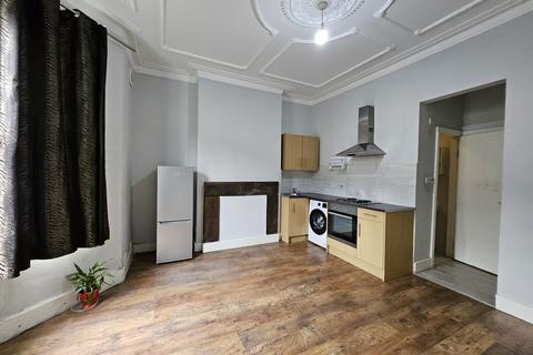 1 bedroom flat to rent - Blakemore Road, London