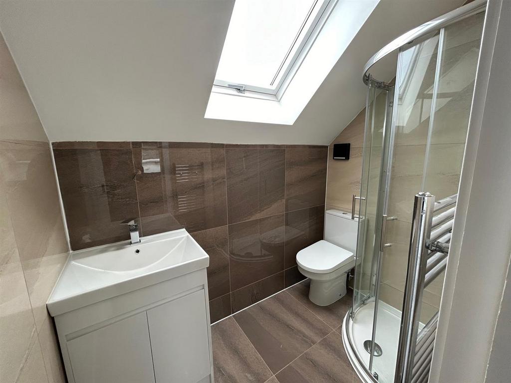 En-suite to master.jpg