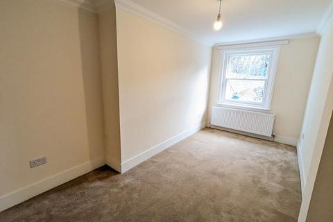 2 bedroom flat to rent, Kilburn High Road, London, NW6