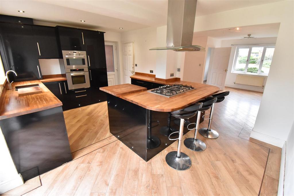 Kew Gardens, Birmingham 3 bed semidetached house for sale £240,000