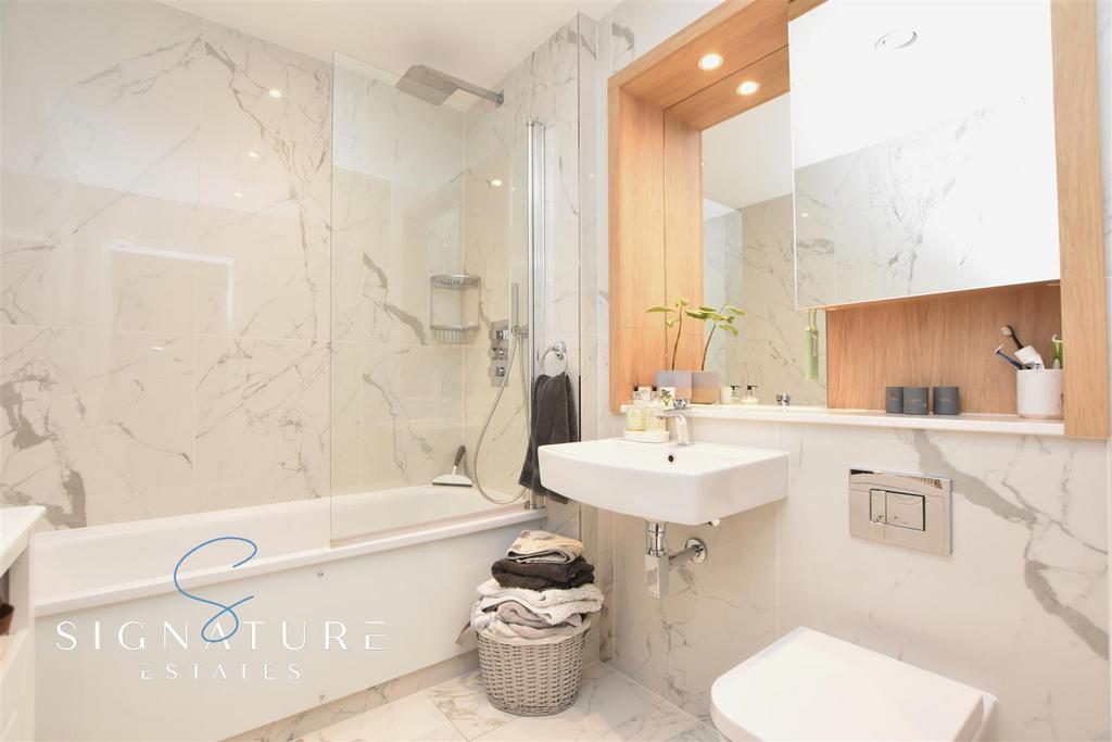 Bathroom 1 (4).jpg