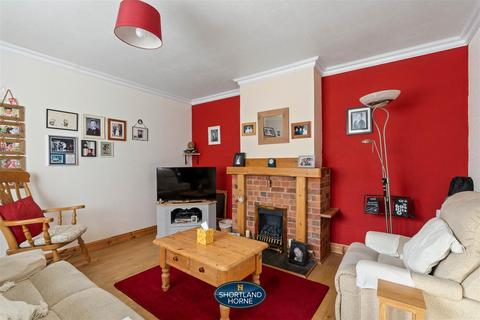 3 bedroom semi-detached house for sale - St. James Lane, Willenhall, Coventry, CV3 3DB