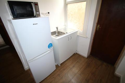House share to rent, Lancelot Road, Wembley
