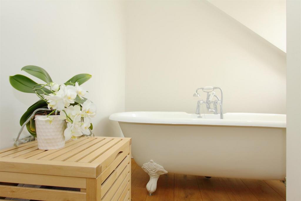 Badgers Corner family bathroom