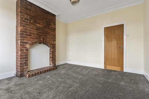 2 bedroom end of terrace house for sale, Harrogate Road, Leeds LS19