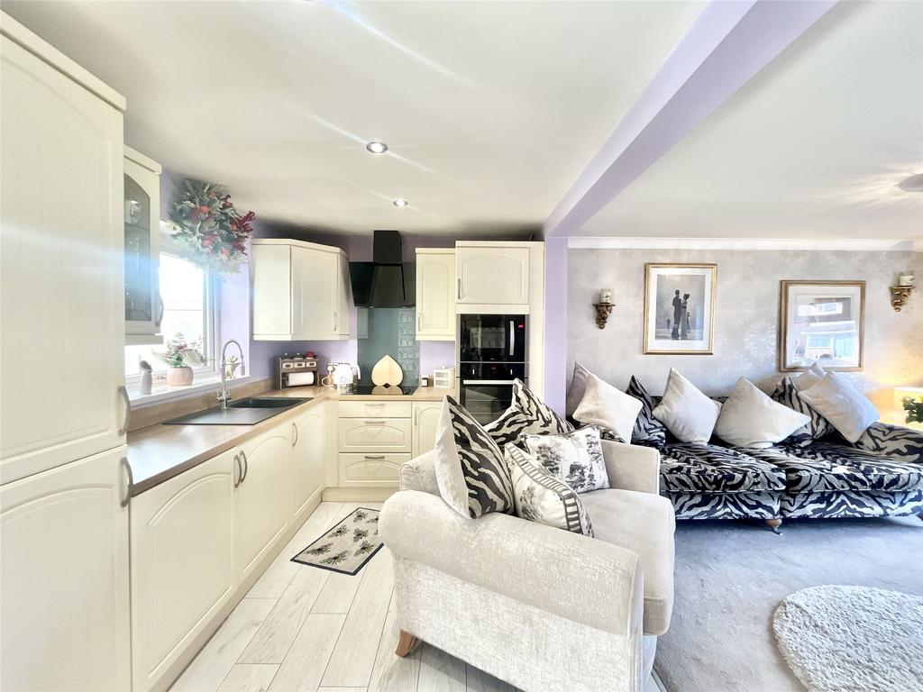 Lounge/Kitchen