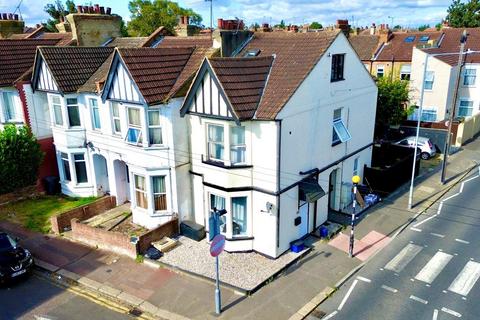 3 bedroom semi-detached house for sale, Ramuz Drive, Westcliff-on-Sea