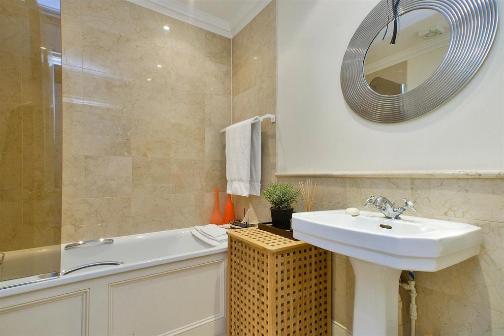Bathroom 1.jpg