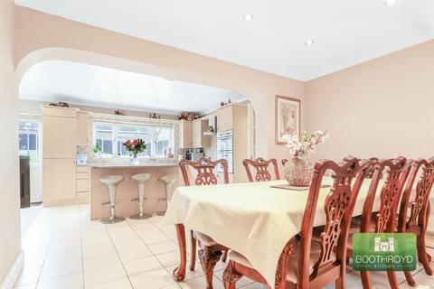 27 Barnack Avenue, Coventry, CV3 6LA