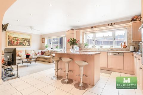 27 Barnack Avenue, Coventry, CV3 6LA