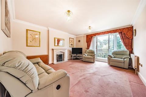 2 bedroom flat for sale, High Road, Bushey WD23