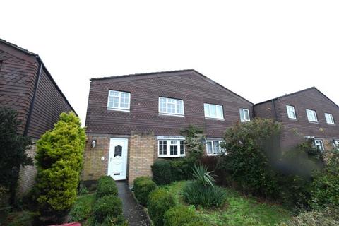 3 bedroom end of terrace house for sale, Bob Green Court, Reading, RG2 8UE