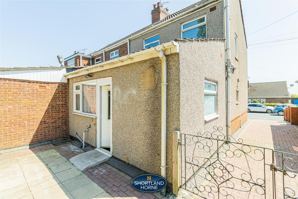 Rear garden/side access