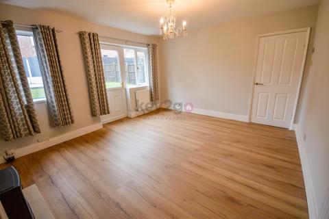 3 bedroom semi-detached house to rent, Cotleigh Road, Hackenthorpe, S12