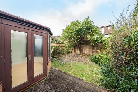 3 Hatch Place, Kingston Upon Thames, KT2 5NB