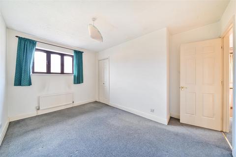 3 Hatch Place, Kingston Upon Thames, KT2 5NB