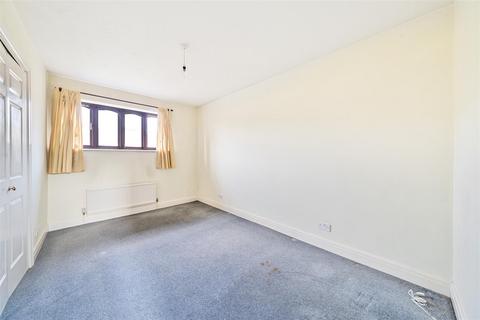 3 Hatch Place, Kingston Upon Thames, KT2 5NB