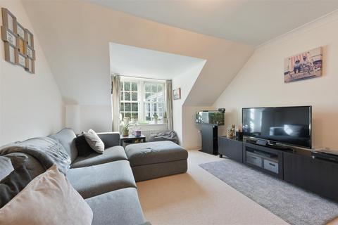 2 bedroom apartment for sale, Brighton Road, Banstead