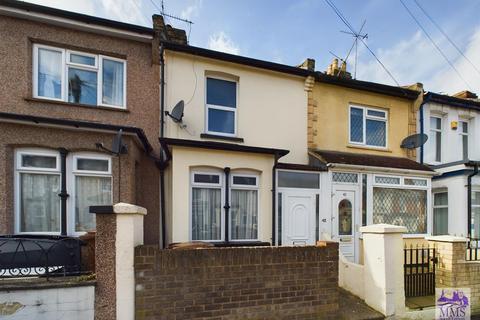 3 bedroom terraced house for sale, Chaucer Road, Gillingham
