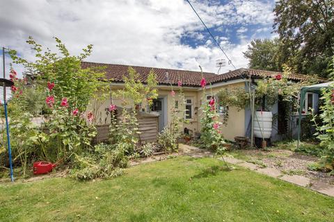 2 bedroom detached bungalow for sale - Birch Close, Hildenborough TN11