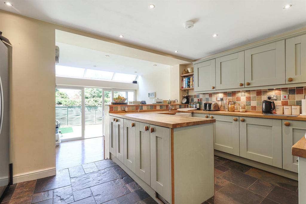Powder Mills, Leigh TN11 3 bed terraced house for sale £450,000