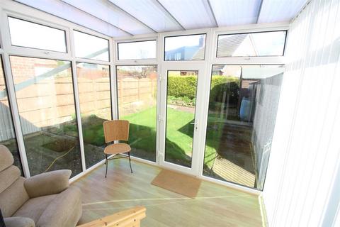 2 bedroom semi-detached bungalow for sale, Richmondfield Drive, Leeds LS15