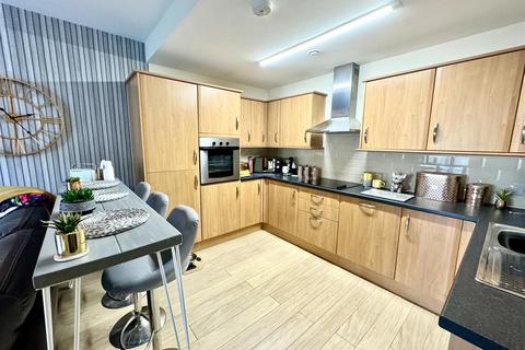 2 bedroom apartment for sale - Mariners Court, Lamberts Road, Marina, Swansea