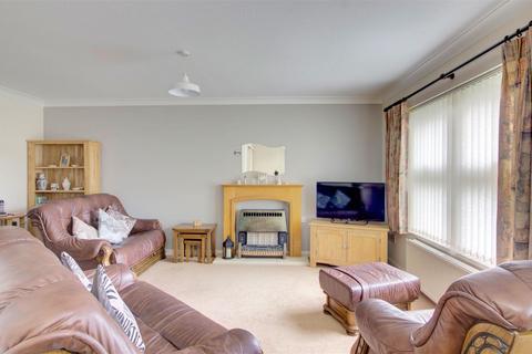 2 bedroom flat for sale - 17 Orchard Court, Malmesbury