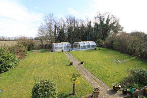 53 Leaves Green Road, Keston, BR2 6DE