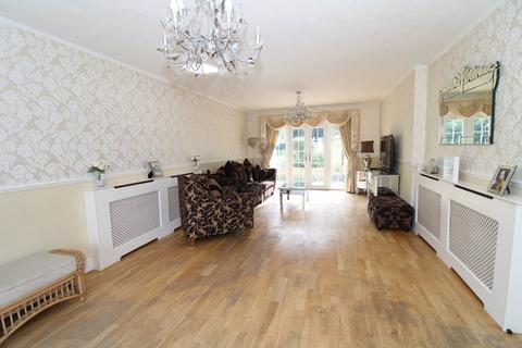 53 Leaves Green Road, Keston, BR2 6DE